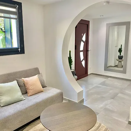 Apartment Apartment For 4 With Garden And Jacuzzi *