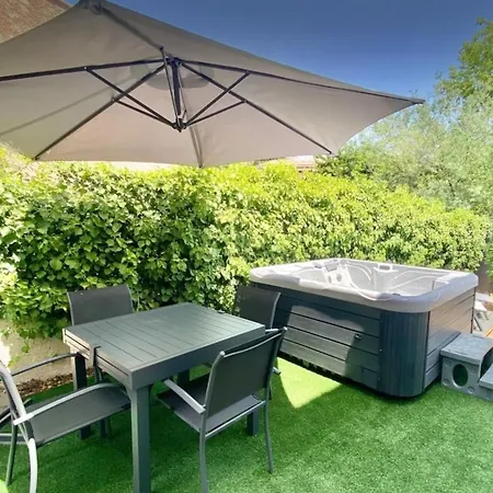 Apartment Apartment For 4 With Garden And Jacuzzi Frejus